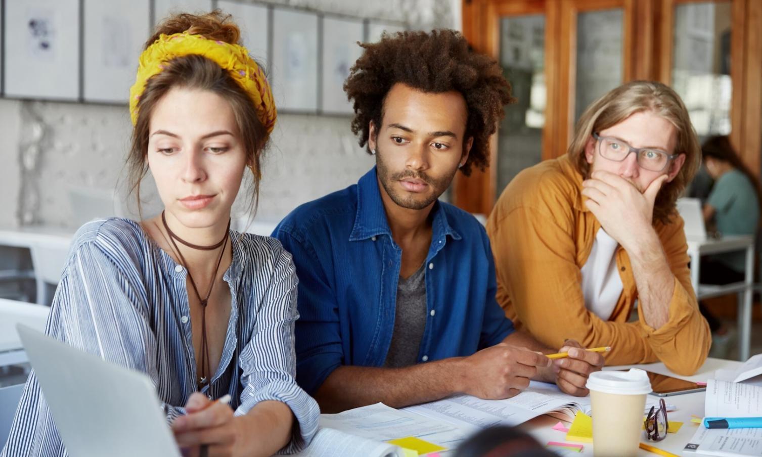 Consultation financière personnalisée avec documents organisés